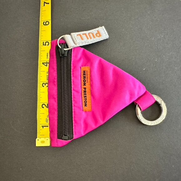Heron Preston Triangle Shaped Keyring with Coin Holder - Picture 10 of 10